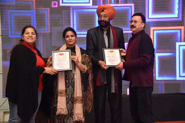 Harnaaz Sandhu parents