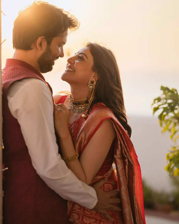 Couple pose. - Indian Wedding POSES | Facebook