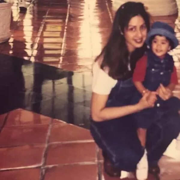 janhvikapoor_274602107_1668588983473362_1033657716559384761_n