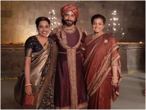 Rajeshwari with Sharad Malhotra and a co-actor