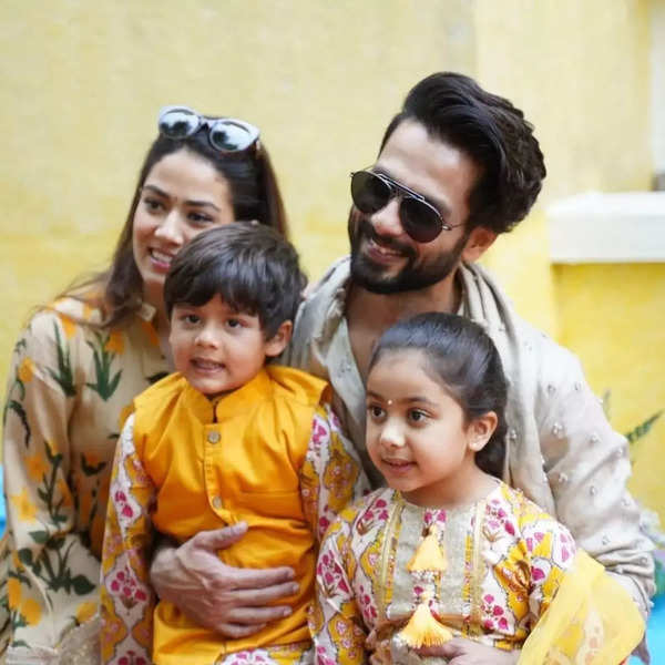 THIS super-cute photo of Shahid Kapoor and Mira Rajput with their kids  Misha and Zain is a sight for sore eyes | Hindi Movie News - Times of India