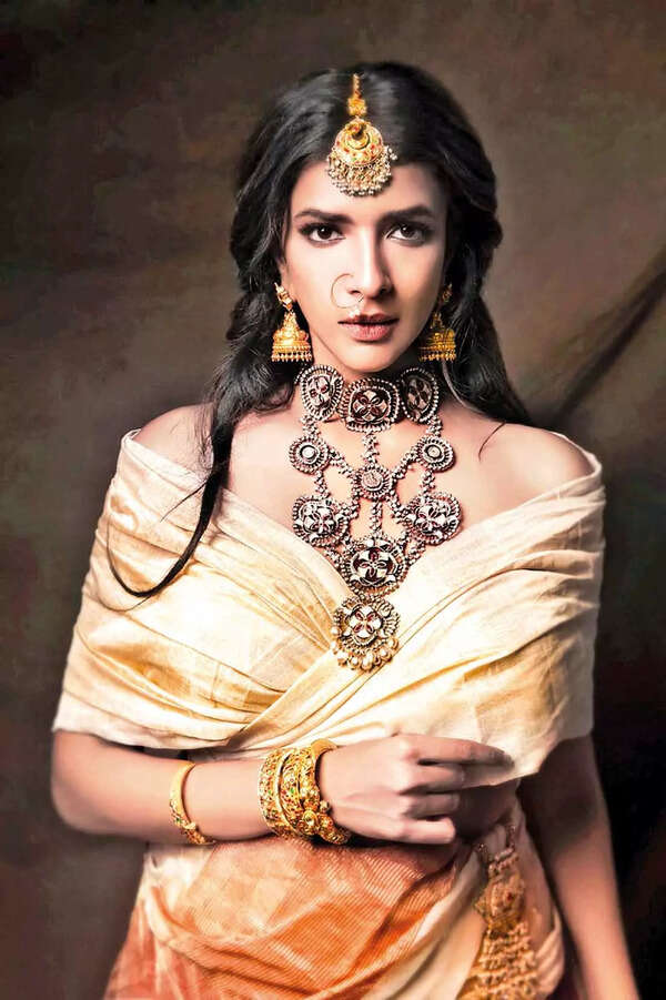 pg1&-3_lakshmi_manchu2