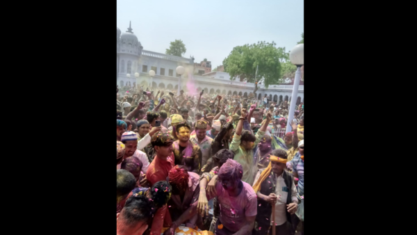 Hindus, Muslims to play Holi with gulal, roses at Dewa Sharif 1