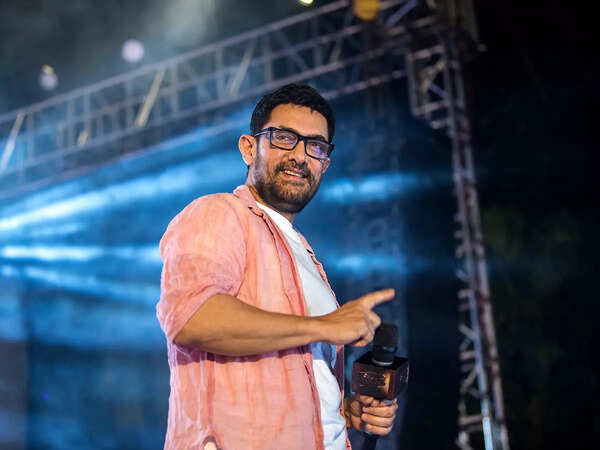 Aamir Khan interacts with fans