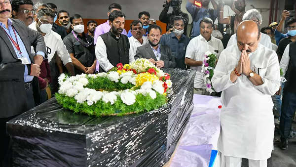 Body takes up more space in flight: Karnataka MLA kicks up row over  Naveen's 'dead body' remark - Oneindia News