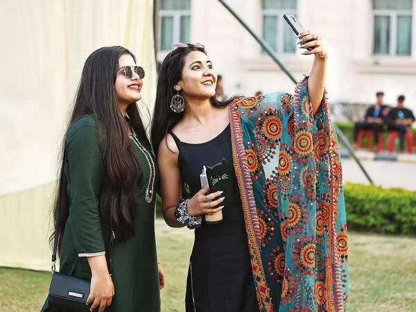 Apurva (L) and Richa