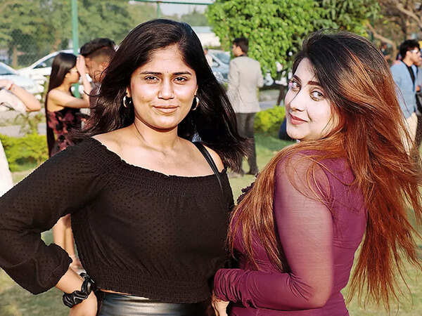 Tanu Singh (L) and Kashish Mujeeb