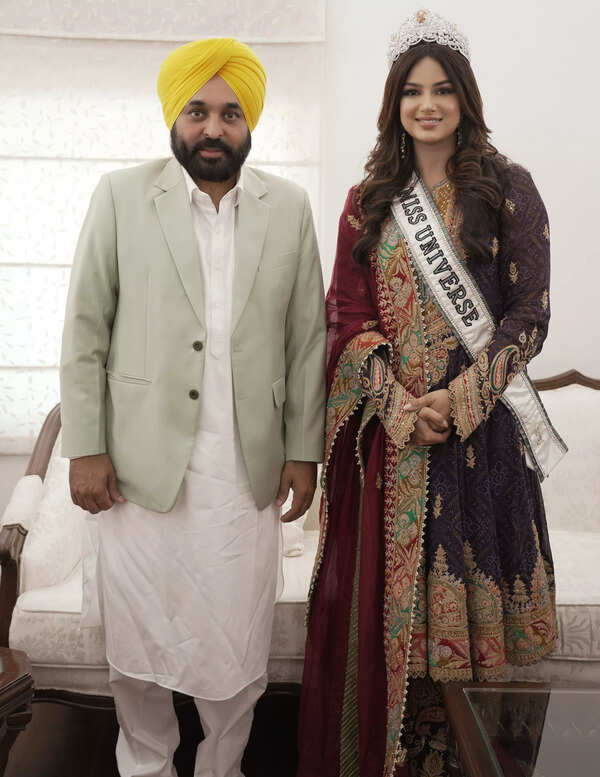Etimes_harnaazparade8