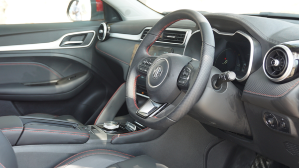 mg zs interior