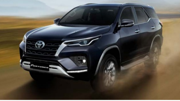 Toyota Fortuner Vs Toyota Hilux: Detailed specifications and price ...