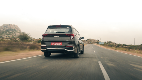 kia carens 4