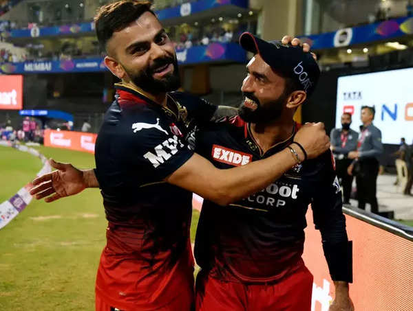 Watch: RCB cricketers sing and dance to celebrate win vs Royals, Dinesh ...