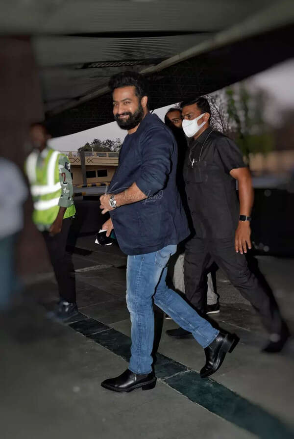 ‘RRR’ nears 1000 crores at box office, team celebrates with huge bash ...