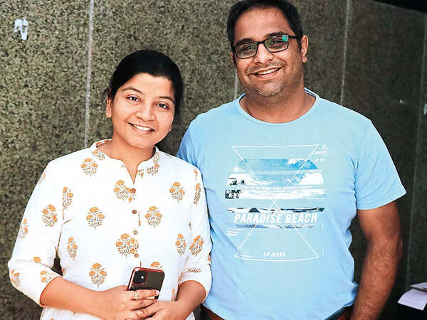 Mansi Agarwal (L) & Saket Sachdev