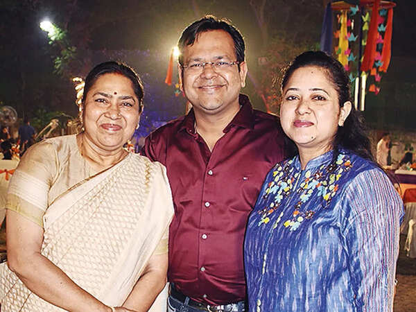 (L-R) Lalita Modi, Amit Modi and Mohita