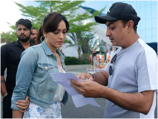 Khushali Kumar with Binoy on the set of their film