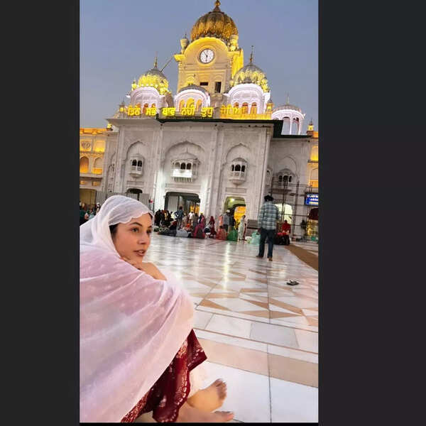 shehnaazgill_277973605_548622073222551_1949924118428943958_n