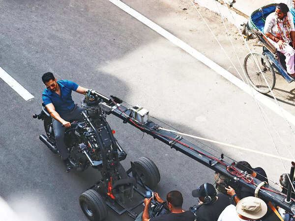 Actor Varun Dhawan shooting in Anand Bagh area in Kanpur
