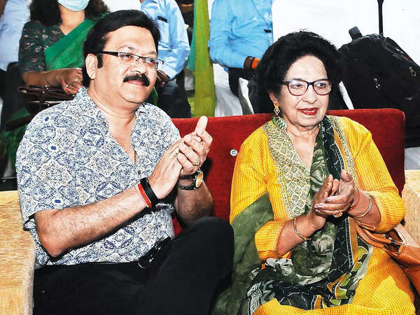 Vivek Prakash and Padma Gidwani