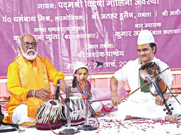 Ashok Pandey (L) and Pt Sukhdev Mishra