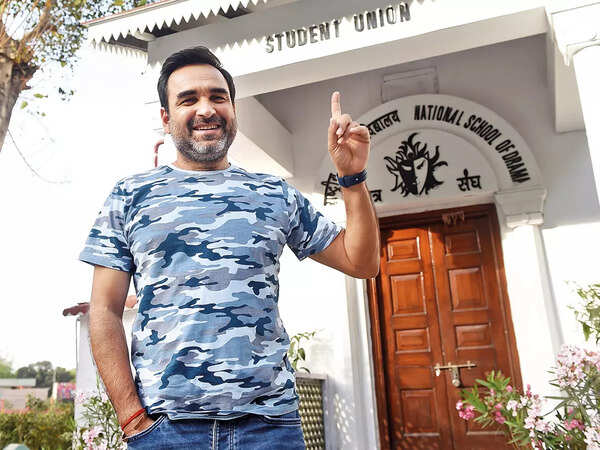 Pankaj Tripathi outside Students Union office