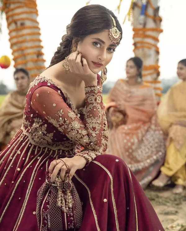 What kind of jewellery can we wear for lehenga in a reception? - Quora