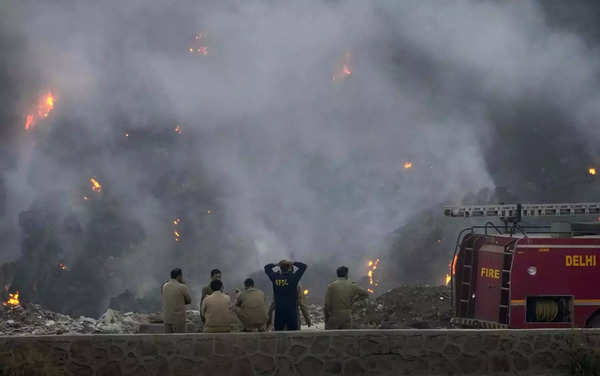 India Landfill Fire (2).