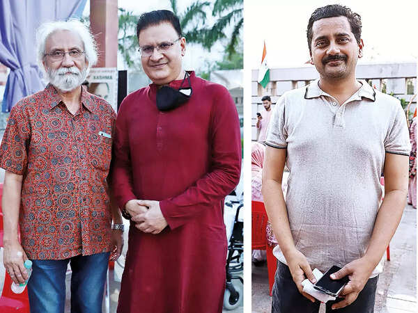 (L) Irfan Habib and Rajiv (R) Mohd Qais