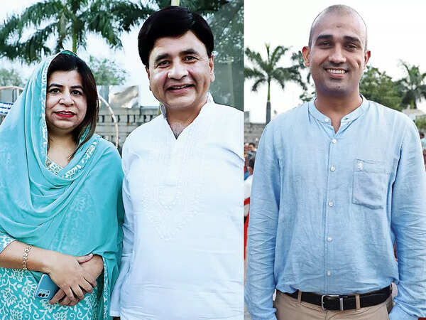 (L) Sabiha Ahmad and Qazi Mairaj (R) Zulfiqar Hussain