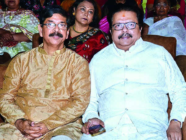 Arun Kumar Banerjee (L) and Abhijeet Sarkar