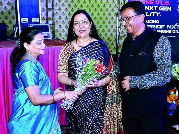 (L-R) Nita Banerjee, Sangeeta Banerjee and Sajal Banerjee
