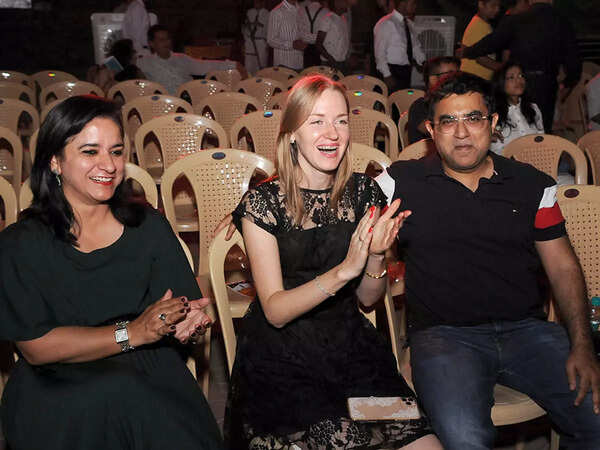 (L-R) Priyanaka, Anna and Sudeep Malik