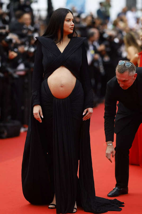 Cannes 2022: Adriana Lima Bares Her Baby Bump In Balmain - Times Of India