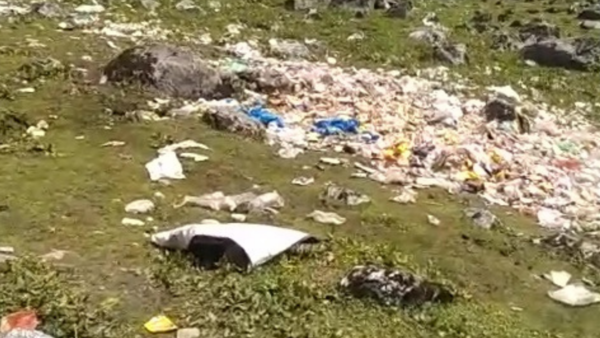 Garbage pile up on the stretch leading to Kedarnath