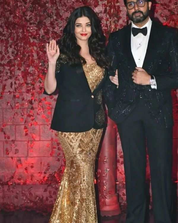 See Aishwarya Rai Bachchan's Mesmerizing Sizzling Evening Gowns That Will  Shake Your World