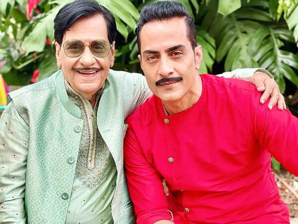 Sudhanshu Pandey (L) with Arvind Vaidya