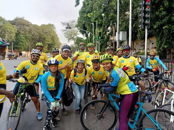 Mumbai: 200 cyclists draw attention towards sustainable means of transport on World Bicycle Day | Mumbai News – Times of India