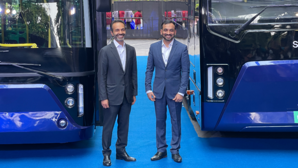 (Left) Mr. Dheeraj Hinduja, Chairman, Switch Mobility Ltd. - (Right) Mr. Mahesh Babu, Director and CEO - Switch Mobility India, COO - Switch Mobility Ltd.