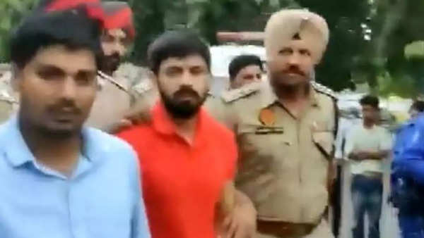 Lawrence Bishnoi Punjab Police Seek Lawrence Bishnois Custody Gangster May Be Killed In Fake