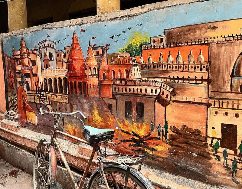 Manikarnika Ghat is considered one of the most sacred cremation spaces for Hindus. This graffiti was on the way to the ghat