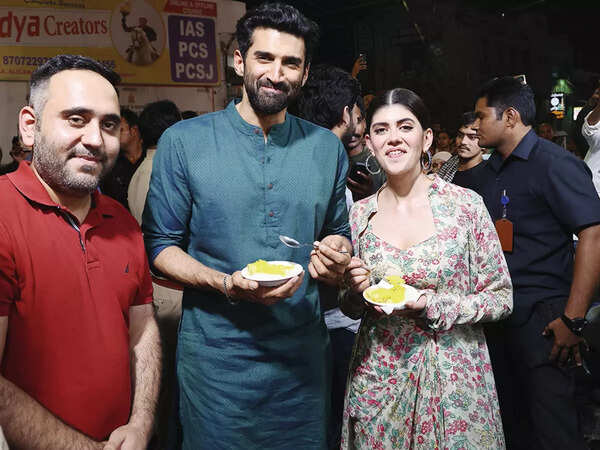 Aditya & Sanjana having falooda kulfi