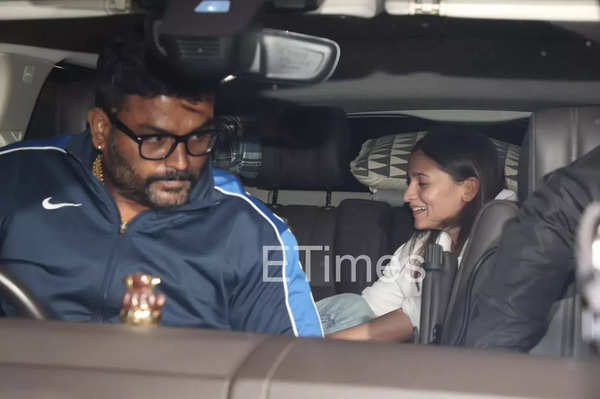 Alia Bhatt and Ranbir Kapoor's uber-cool airport style; jet-setting with  baby Raha for a