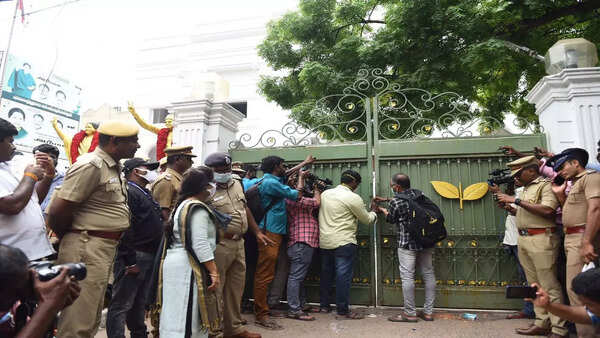 aiadmk_main_gate (1)