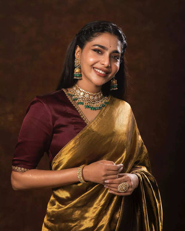 Ponniyin selvan Saree photos trending: