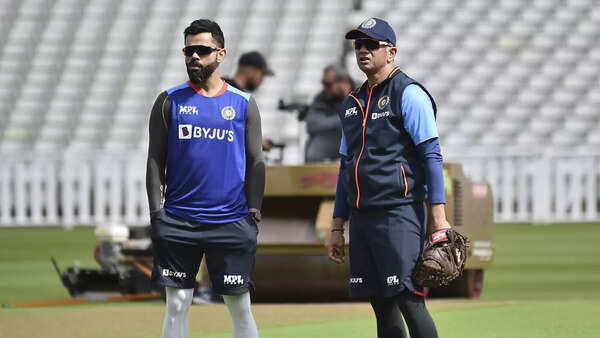 Kohli-Dravid-ap-1280