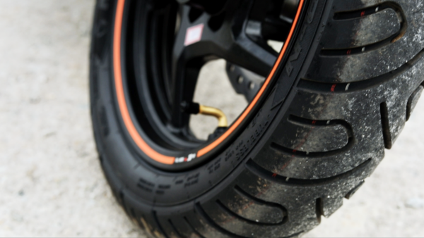 The Gen 3 450X sports 110/80 performance tyres co-developed with MRF