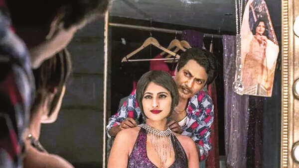 Nawazudding Siddiqui and Kubbra Sait online