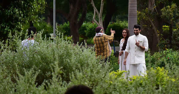 Kalank Shoot at Lal Bagh palace in Indore with Sonakshi Sinha and Aditya Roy Kapur