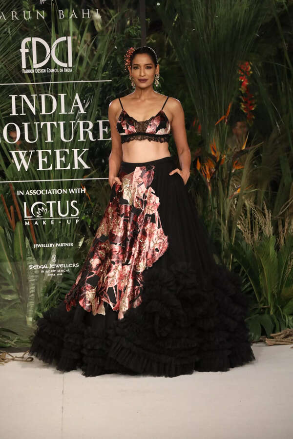 VARUN BAHL AT FDCI INDIA COUTURE WEEK 2022 (8)