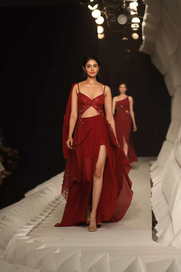 ROHIT GANDHI-RAHUL KHANNA AT FDCI INDIA COUTURE WEEK 2022 (41)